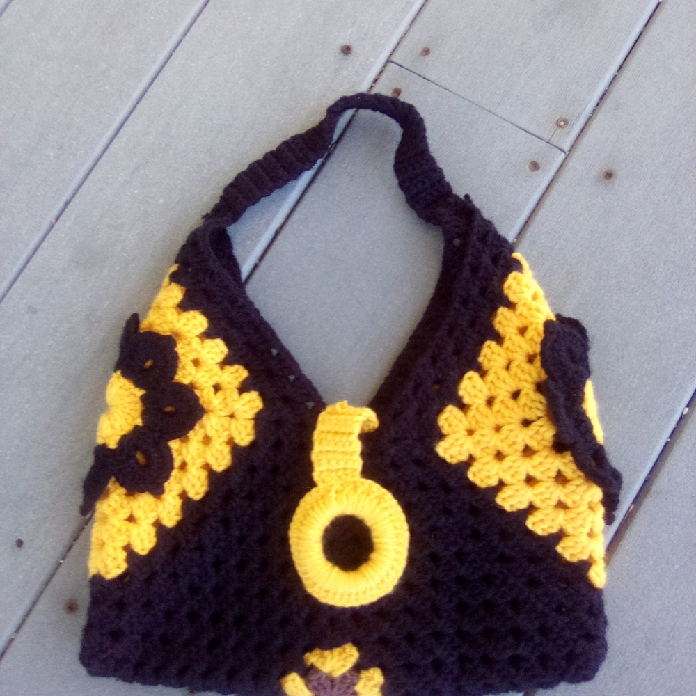 Chic Black and Yellow Crochet Shoulder Bag - Picture 4 of 4